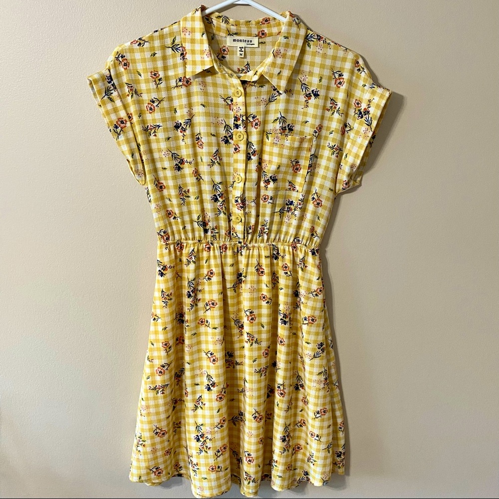 Gingham Dress with flowers 🌸